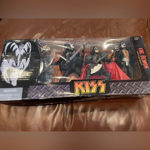 Kiss Collector’s Demon Doll Set! - Picture 1 of 7